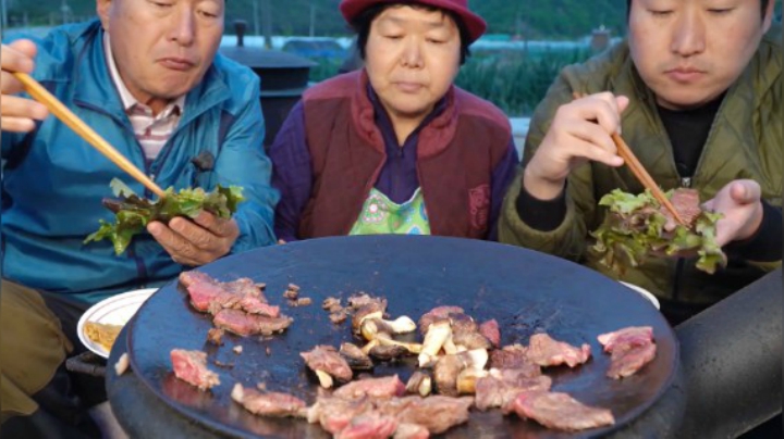 品尝美味的牛腹肉、牛里脊和牛脾肉，与香菇搭配味道超浓！（下）