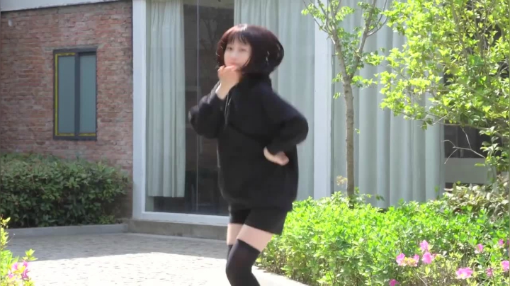 点击收获表情包少女《胡桃天国》｜七濑胡桃【梨喵】