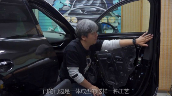 降价毁品牌，自家打自家，咋整？