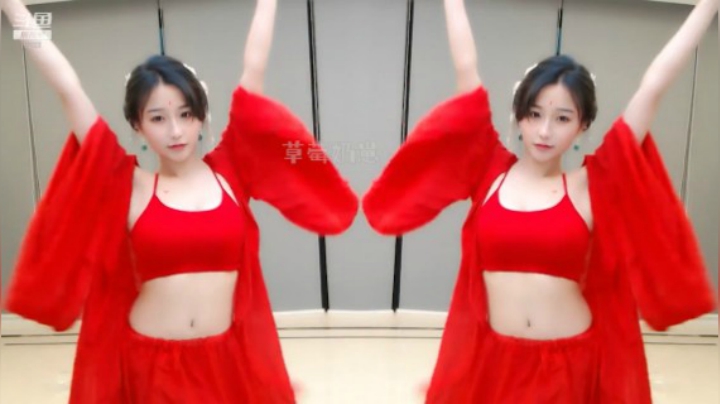 小深深儿：快点进来看我跳舞