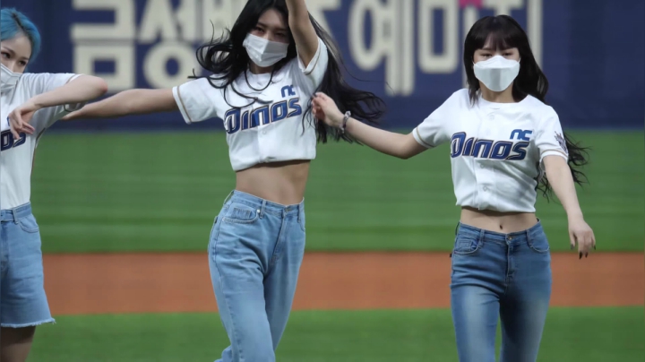 by Emoticon Dc