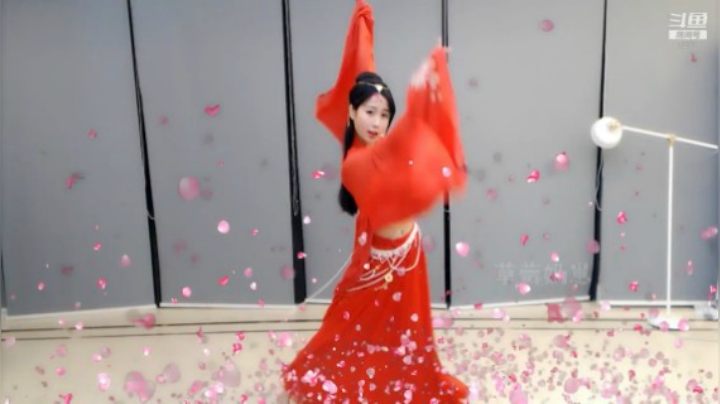 小深深儿：就像是仙女下凡了