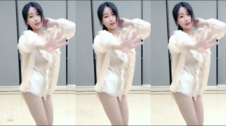 小深深儿：快点进来看我跳舞