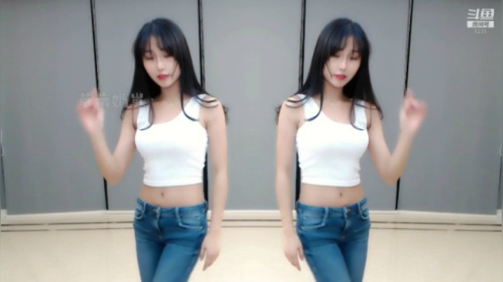 小深深儿：进来看我跳舞啦！