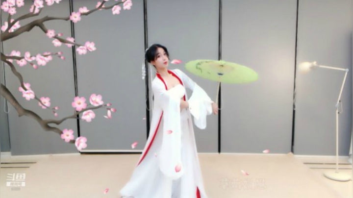 小深深儿：进来看我跳舞