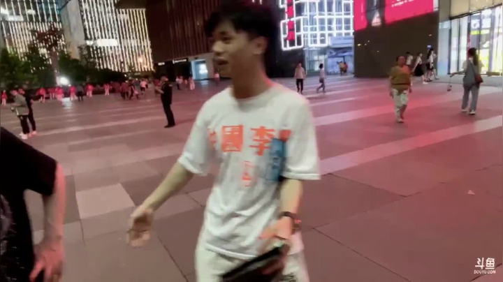 我在斗鱼看仙凡哥哥丶直播英雄联盟