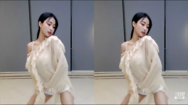 小深深儿：好像在哪里见过你