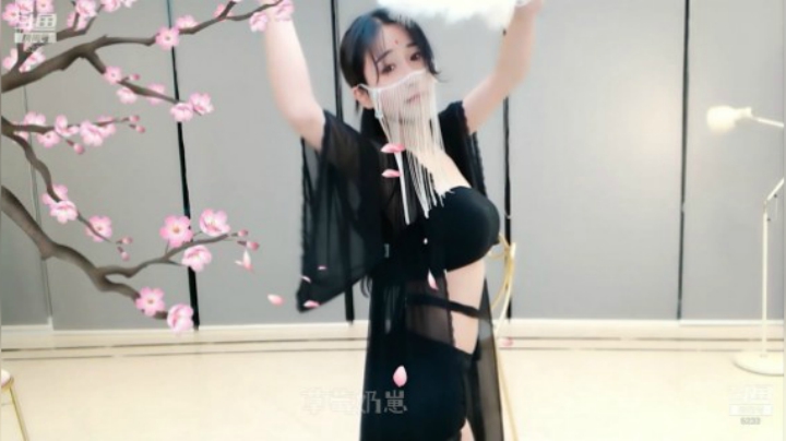小深深儿：进来看我跳舞