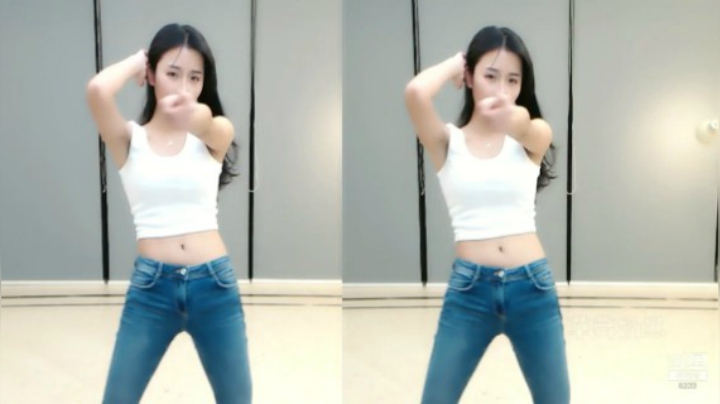 小深深儿：来看跳舞啦！~