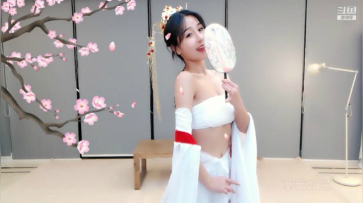 小深深儿：快点进来看我跳舞