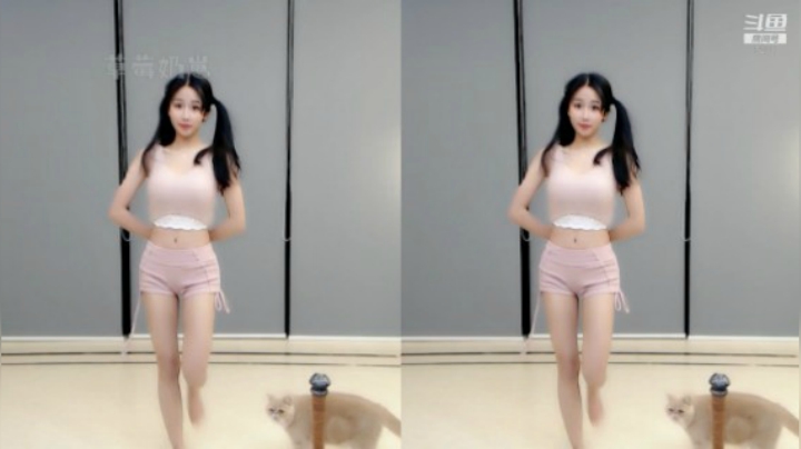 小深深儿：快点进来看我跳舞