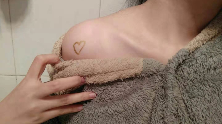山谷钢枪猛女