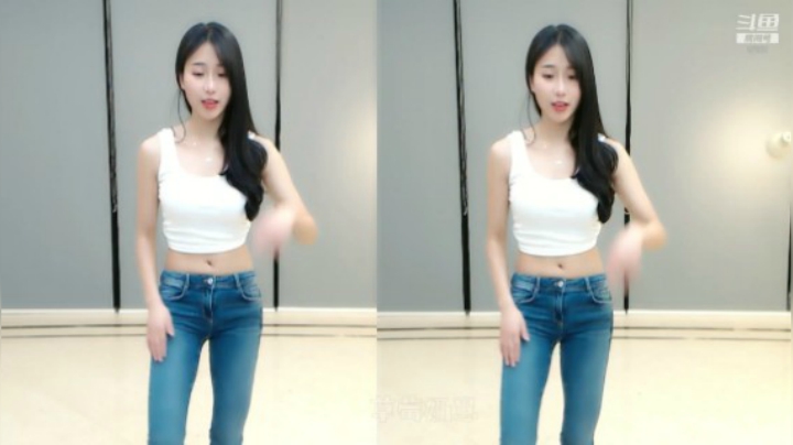 小深深儿：来看跳舞啦！~
