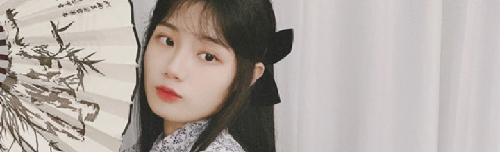 我本是槐花院落闲散的人，满襟酒气，小池塘边跌坐看鱼，眉挑烟火过一生。