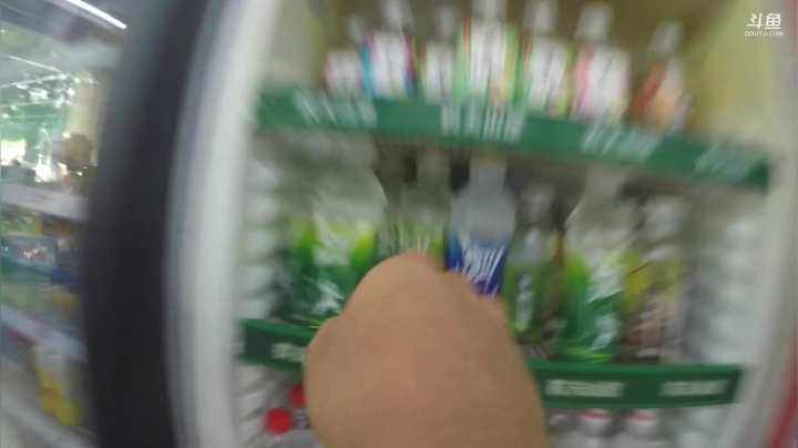 我在斗鱼看YESHI小哥直播美食