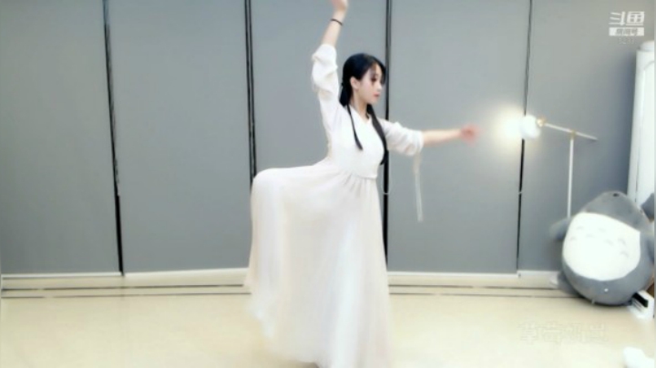 小深深儿：进来看跳舞啦！