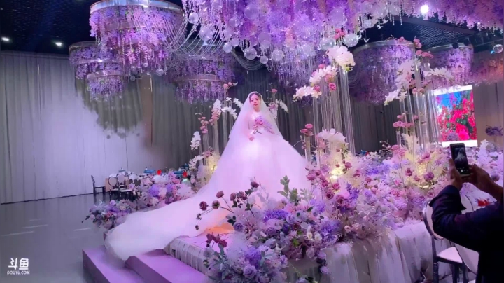 【2021-05-19 15点场】BN丶罗伟：婚礼现场 祝自己新婚快乐！