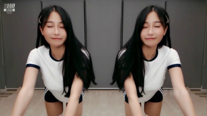 小深深儿：晚上好呀，来看跳舞啦！~