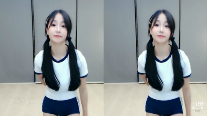 小深深儿：快点进来看跳舞啦！~