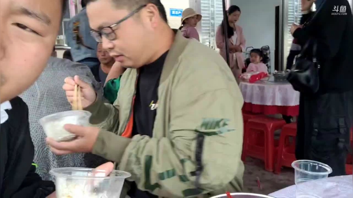 【2021-05-19 08点场】魅力生活i：颠颠儿子满月宴