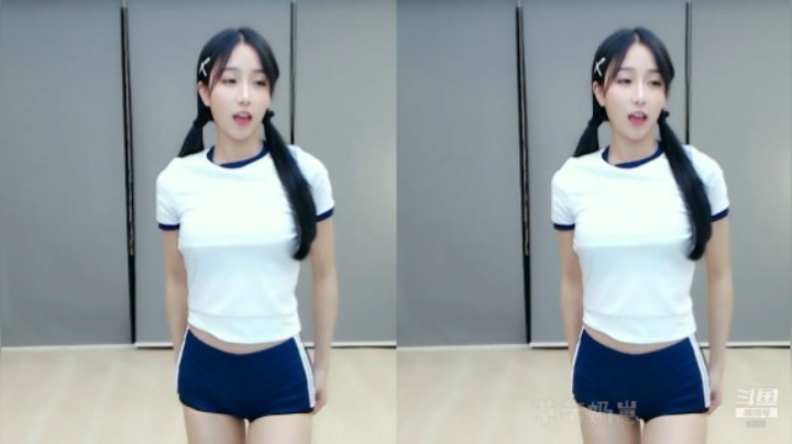 小深深儿：晚上好呀，来看跳舞啦！~