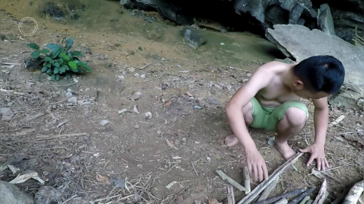 第一季 P1_原始技术：火犁【真人我的世界-空手发展-单人炼铁】 (1)