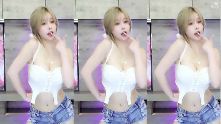 伊伊给各位跳舞了~