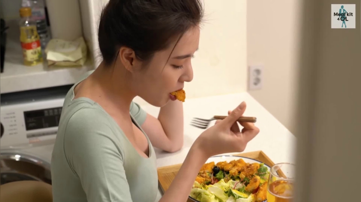 下班后美食  在家躺平吃 炸鸡沙拉 (4)