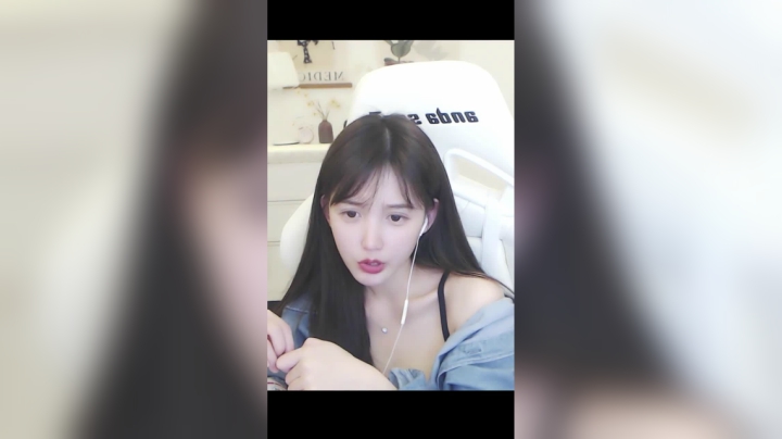 手动艾特我的女粉们“么么哒！！”