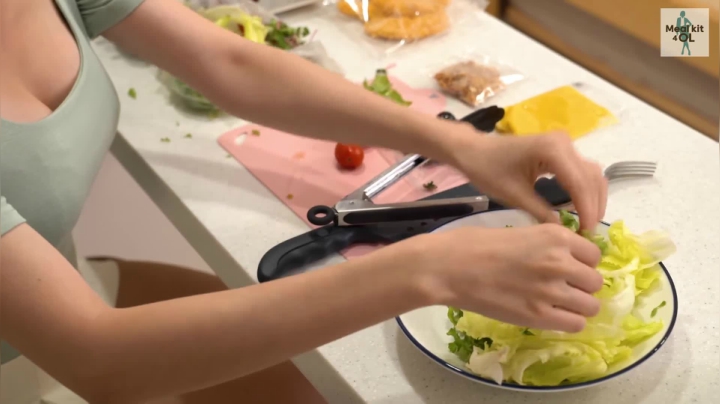 下班后美食  在家躺平吃 炸鸡沙拉 (2)