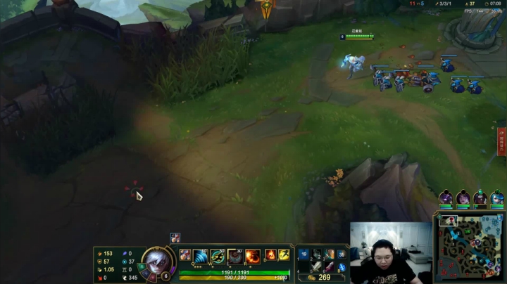 我在斗鱼看即将拥有人鱼线的PDD直播英雄联盟