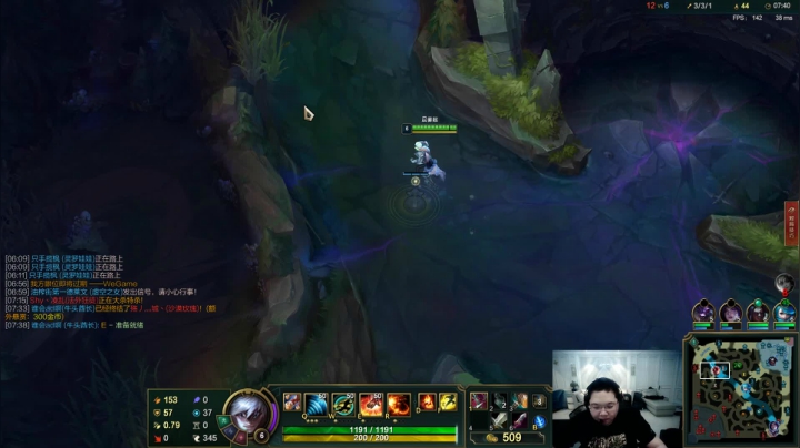 我在斗鱼看即将拥有人鱼线的PDD直播英雄联盟