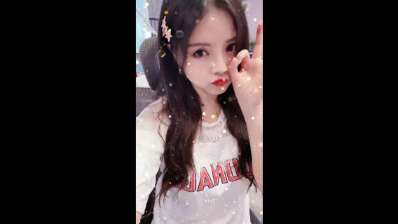小伙伴做的视频特效。发射小心心。奥特曼变身