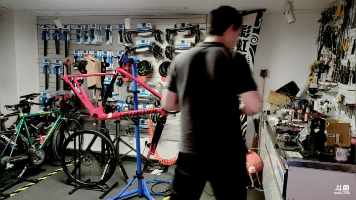 【2021-05-23 15点场】彩虹衫自行车俱乐部RJ：彩虹衫自行车俱乐部 打雷牌 装车