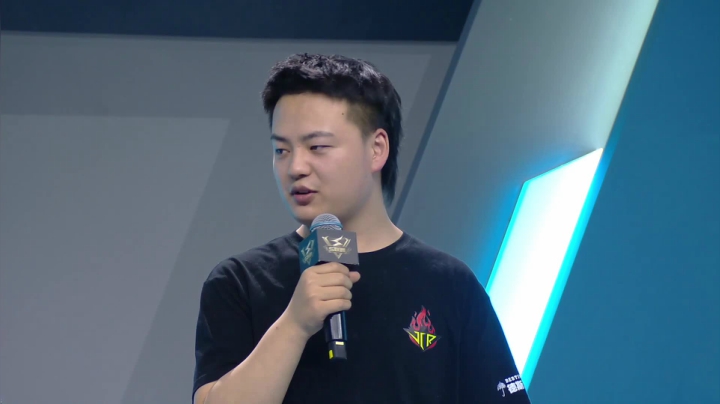 【赛后采访】JCR.千寻：来到JCR，帮助JCR拿个冠军吧