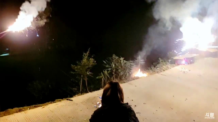 【2021-05-27 20点场】魅力生活i：❤欢迎大哥们来龙潭河玩❤