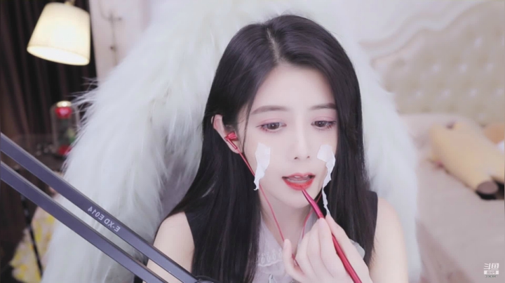 【2021-05-27 18点场】小花不敢吃鱼了：女神茶姐姐生日快乐！