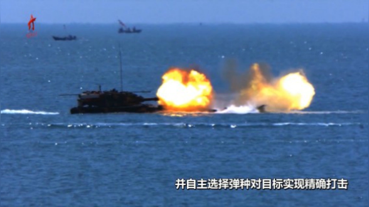 【第一军视】炮声轰鸣！实拍两栖部队乘风破浪抢滩登陆