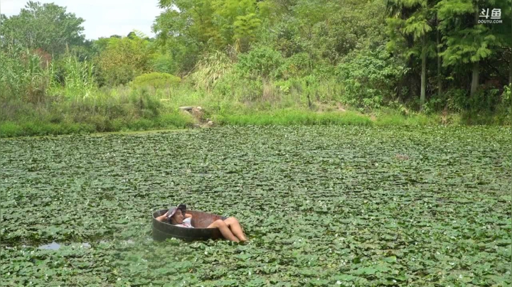 我在斗鱼看YESHI小哥直播美食