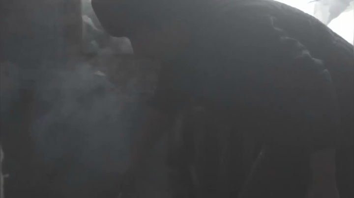 我在斗鱼看YESHI小哥直播美食
