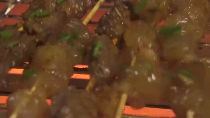 我在斗鱼看YESHI小哥直播美食