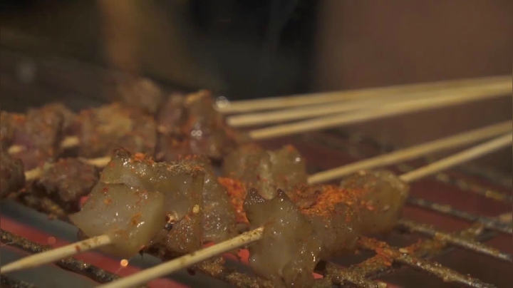 我在斗鱼看YESHI小哥直播美食