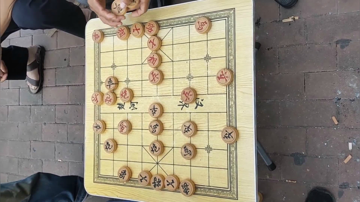 棋盘如飞快枪手，双方你来我往，不亦乐乎