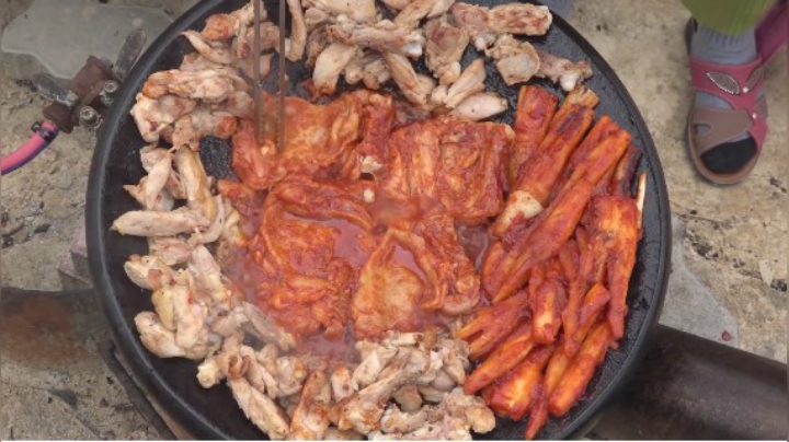 烹饪带有骨头的鸡排！这样做超有食欲，快备好食材一起学起来吧！