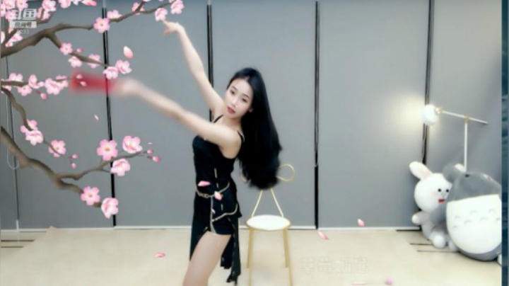 小深深儿：夜深了，点进来看跳舞啦！~