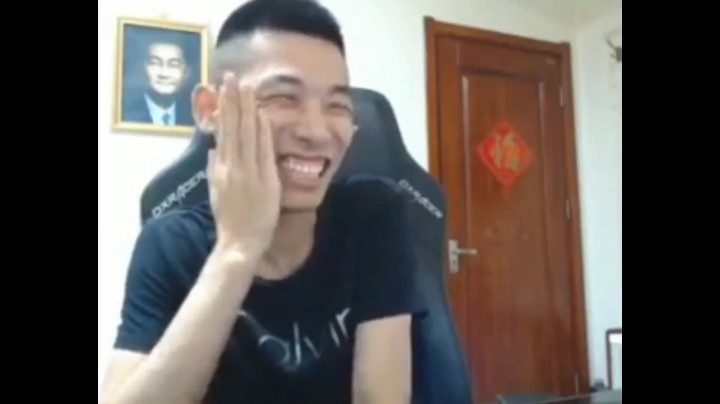 一笑选择了弹幕最多的一种打法