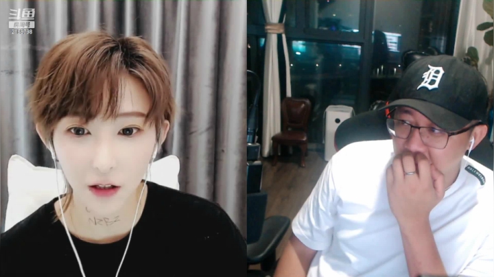 我在斗鱼看小鱼小鱼吃虾米直播户外