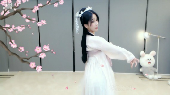 小深深儿：夜深了，点进来看跳舞啦！~