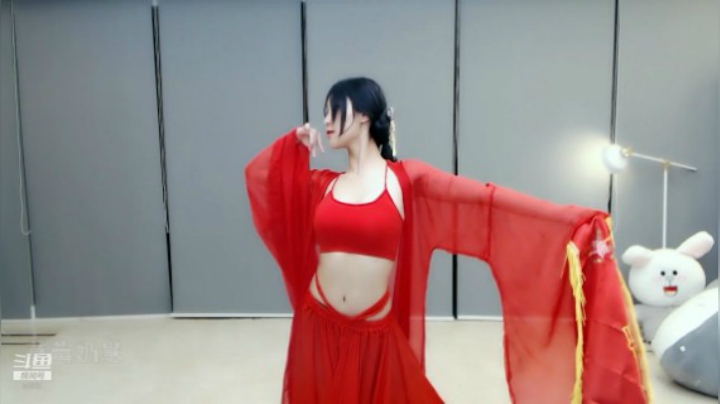 小深深儿：夜深了，点进来看跳舞啦！~