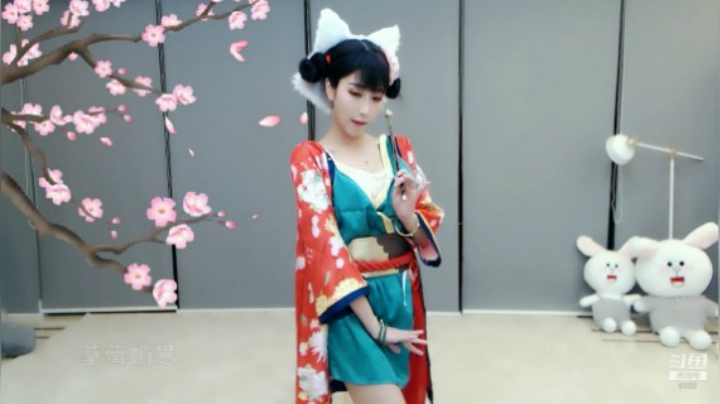 小深深儿：夜深了，点进来看跳舞啦！~
